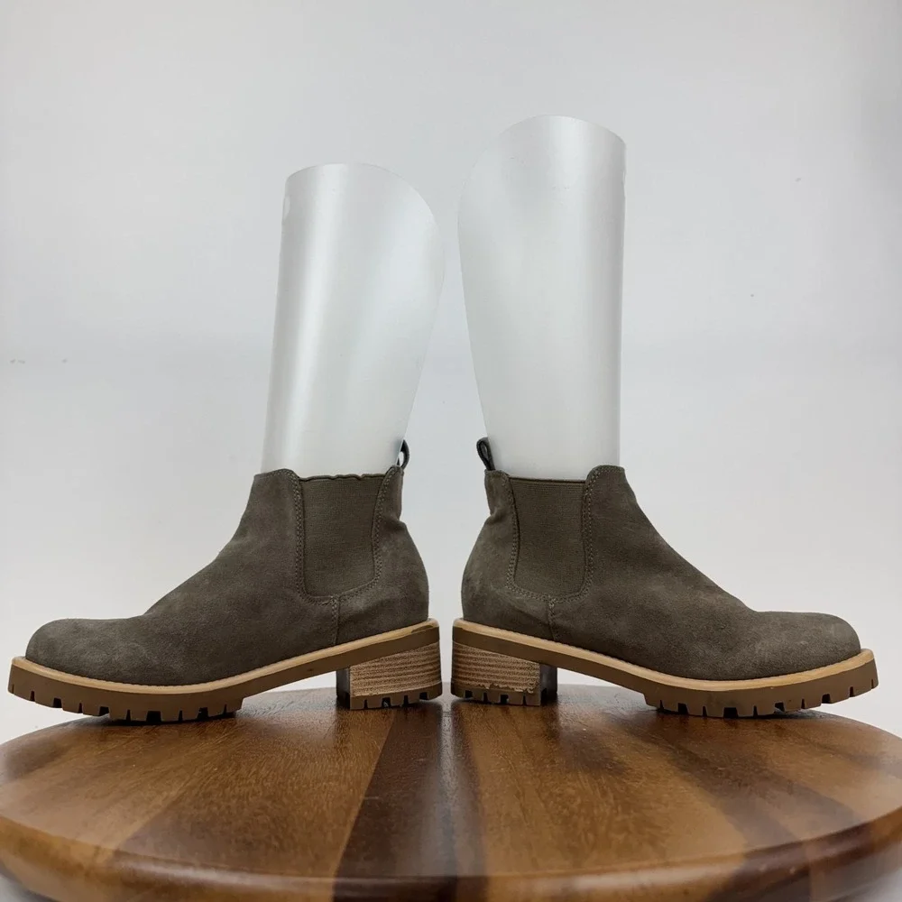 Womens Blondo Matilda Taupe Suede Waterproof Lug Sole Heel Chelsea Boot Size 7.5